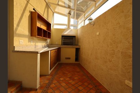 Casa de condomínio à venda com 245m², 4 quartos e 3 vagasChurrasqueira