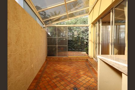 Casa de condomínio à venda com 245m², 4 quartos e 3 vagasChurrasqueira
