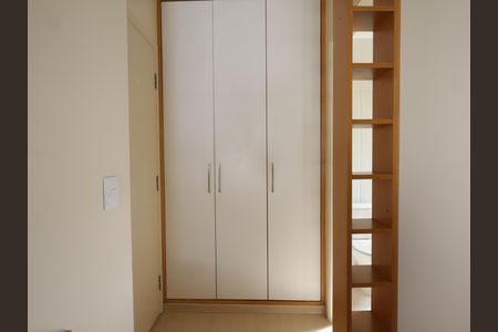 Casa de condomínio à venda com 245m², 4 quartos e 3 vagasSuíte 2