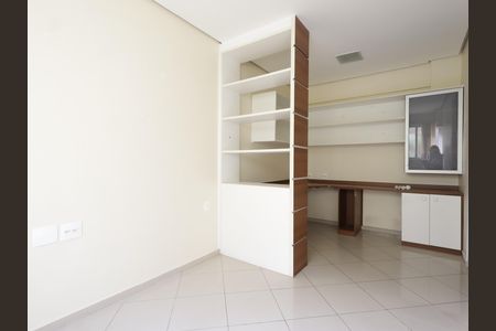 Casa de condomínio à venda com 245m², 4 quartos e 3 vagasEscritório
