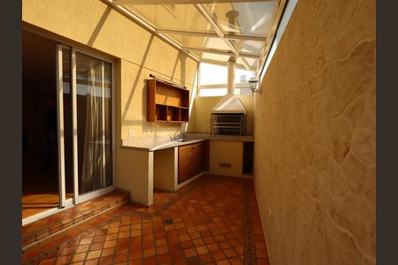 Casa de condomínio à venda com 245m², 4 quartos e 3 vagasChurrasqueira