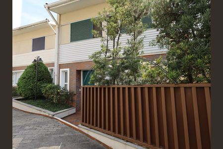 Casa de condomínio à venda com 245m², 4 quartos e 3 vagasFachada