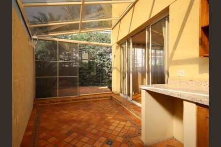 Casa de condomínio à venda com 245m², 4 quartos e 3 vagasChurrasqueira