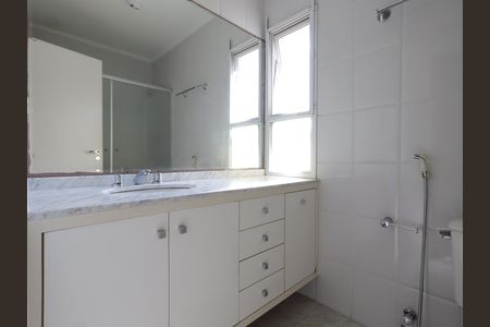 Casa de condomínio à venda com 245m², 4 quartos e 3 vagasBanheiro da Suíte 1