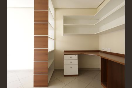 Casa de condomínio à venda com 245m², 4 quartos e 3 vagasEscritório