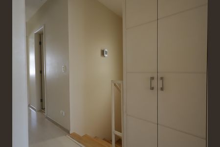 Casa de condomínio à venda com 245m², 4 quartos e 3 vagasCorredor