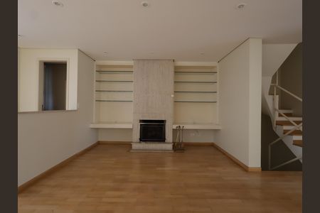 Casa de condomínio à venda com 245m², 4 quartos e 3 vagasSala