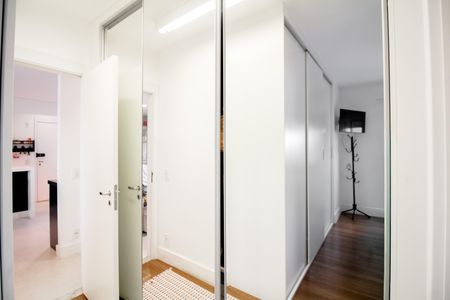 Apartamento à venda com 79m², 2 quartos e 2 vagas Apartamento à venda com 79m², 2 quartos e 2 vagasSuite