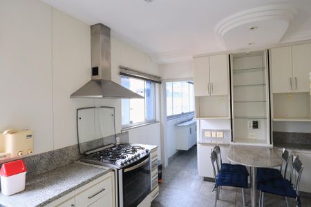 Apartamento para alugar com 184m², 4 quartos e 2 vagas Apartamento para alugar com 184m², 4 quartos e 2 vagasCozinha