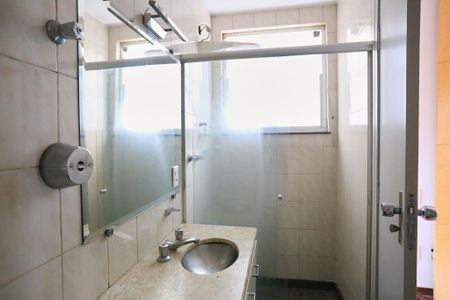 Apartamento para alugar com 184m², 4 quartos e 2 vagas Apartamento para alugar com 184m², 4 quartos e 2 vagasBanheiro da Suíte