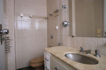 Apartamento para alugar com 184m², 4 quartos e 2 vagas Apartamento para alugar com 184m², 4 quartos e 2 vagasBanheiro da Suíte