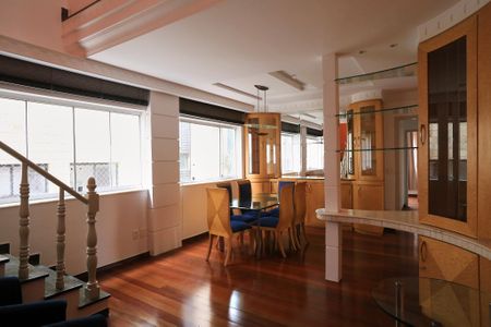 Apartamento para alugar com 184m², 4 quartos e 2 vagas Apartamento para alugar com 184m², 4 quartos e 2 vagasSala