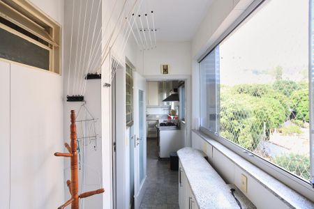 Apartamento para alugar com 184m², 4 quartos e 2 vagas Apartamento para alugar com 184m², 4 quartos e 2 vagasÁrea de Serviço