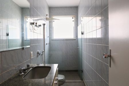 Apartamento para alugar com 184m², 4 quartos e 2 vagas Apartamento para alugar com 184m², 4 quartos e 2 vagasBanheiro 1