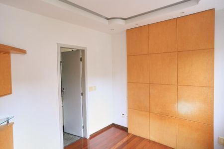 Apartamento para alugar com 184m², 4 quartos e 2 vagas Apartamento para alugar com 184m², 4 quartos e 2 vagasSuíte