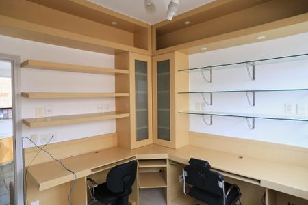 Apartamento para alugar com 184m², 4 quartos e 2 vagas Apartamento para alugar com 184m², 4 quartos e 2 vagasEscritório