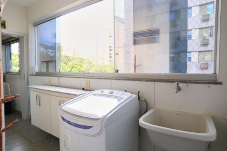 Apartamento para alugar com 184m², 4 quartos e 2 vagas Apartamento para alugar com 184m², 4 quartos e 2 vagasÁrea de Serviço
