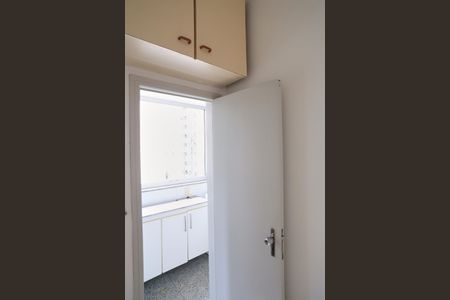 Apartamento para alugar com 184m², 4 quartos e 2 vagas Apartamento para alugar com 184m², 4 quartos e 2 vagasQuarto de Serviço
