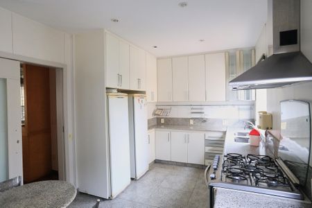 Apartamento para alugar com 184m², 4 quartos e 2 vagas Apartamento para alugar com 184m², 4 quartos e 2 vagasCozinha