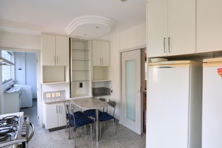 Apartamento para alugar com 184m², 4 quartos e 2 vagas Apartamento para alugar com 184m², 4 quartos e 2 vagasCozinha