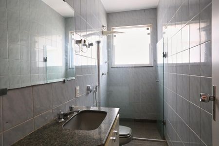 Apartamento para alugar com 184m², 4 quartos e 2 vagas Apartamento para alugar com 184m², 4 quartos e 2 vagasBanheiro 1