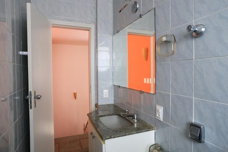 Apartamento para alugar com 184m², 4 quartos e 2 vagas Apartamento para alugar com 184m², 4 quartos e 2 vagasBanheiro 1