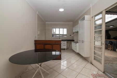 Casa para alugar com 68m², 2 quartos e 2 vagas Casa para alugar com 68m², 2 quartos e 2 vagasCozinha