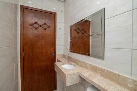 Casa para alugar com 68m², 2 quartos e 2 vagas Casa para alugar com 68m², 2 quartos e 2 vagasBanheiro