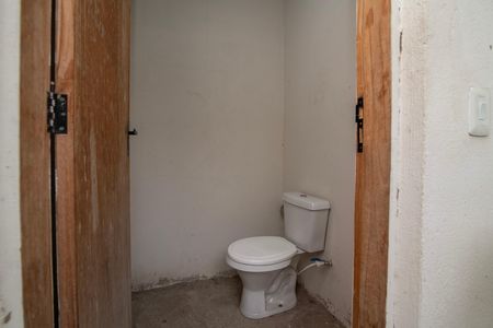 Casa para alugar com 68m², 2 quartos e 2 vagas Casa para alugar com 68m², 2 quartos e 2 vagasBanheiro Externo