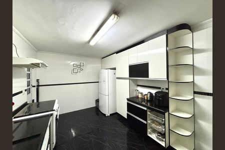 Casa à venda com 100m², 3 quartos e 2 vagas Casa à venda com 100m², 3 quartos e 2 vagasCozinha - Armários