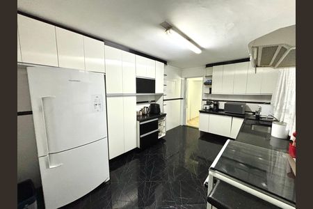 Casa à venda com 100m², 3 quartos e 2 vagas Casa à venda com 100m², 3 quartos e 2 vagasCozinha - Armários