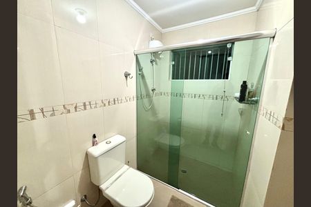 Casa à venda com 100m², 3 quartos e 2 vagas Casa à venda com 100m², 3 quartos e 2 vagasBanheiro 2