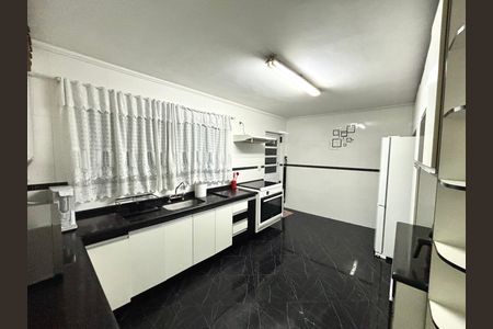 Casa à venda com 100m², 3 quartos e 2 vagas Casa à venda com 100m², 3 quartos e 2 vagasCozinha - Armários