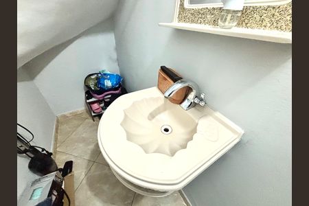 Casa à venda com 100m², 3 quartos e 2 vagas Casa à venda com 100m², 3 quartos e 2 vagasBanheiro