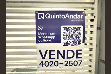 Casa à venda com 100m², 3 quartos e 2 vagas Casa à venda com 100m², 3 quartos e 2 vagasFachada