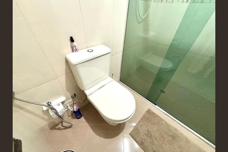 Casa à venda com 100m², 3 quartos e 2 vagas Casa à venda com 100m², 3 quartos e 2 vagasBanheiro 2
