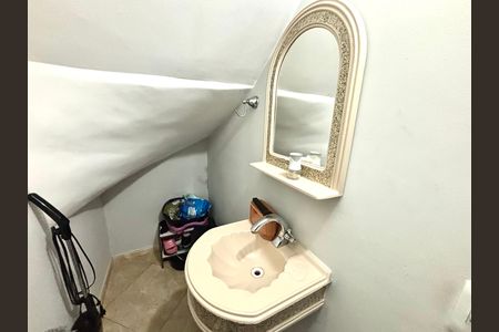 Casa à venda com 100m², 3 quartos e 2 vagas Casa à venda com 100m², 3 quartos e 2 vagasBanheiro