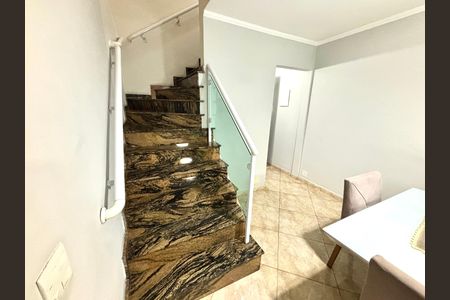 Casa à venda com 100m², 3 quartos e 2 vagas Casa à venda com 100m², 3 quartos e 2 vagasSala de jantar