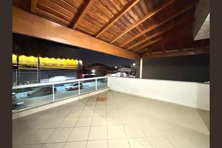 Casa à venda com 100m², 3 quartos e 2 vagas Casa à venda com 100m², 3 quartos e 2 vagasVaranda
