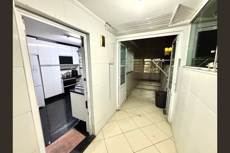 Casa à venda com 100m², 3 quartos e 2 vagas Casa à venda com 100m², 3 quartos e 2 vagasQuintal