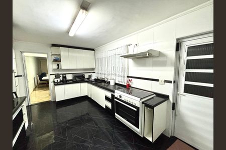 Casa à venda com 100m², 3 quartos e 2 vagas Casa à venda com 100m², 3 quartos e 2 vagasCozinha - Armários