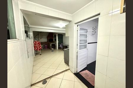Casa à venda com 100m², 3 quartos e 2 vagas Casa à venda com 100m², 3 quartos e 2 vagasCorredor