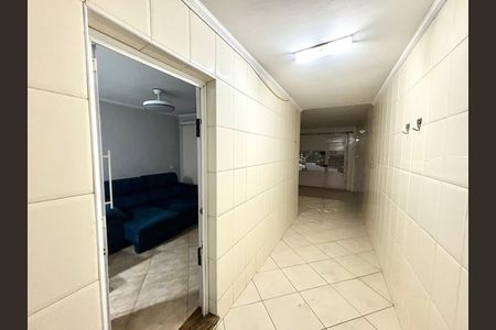 Casa à venda com 100m², 3 quartos e 2 vagas Casa à venda com 100m², 3 quartos e 2 vagasCorredor
