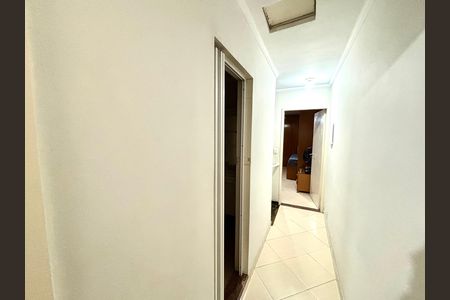 Casa à venda com 100m², 3 quartos e 2 vagas Casa à venda com 100m², 3 quartos e 2 vagasCorredor