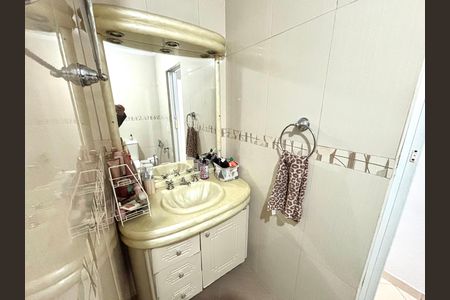 Casa à venda com 100m², 3 quartos e 2 vagas Casa à venda com 100m², 3 quartos e 2 vagasBanheiro 2