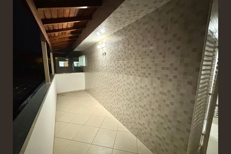 Casa à venda com 100m², 3 quartos e 2 vagas Casa à venda com 100m², 3 quartos e 2 vagasvaranda