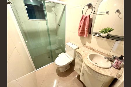 Casa à venda com 100m², 3 quartos e 2 vagas Casa à venda com 100m², 3 quartos e 2 vagasBanheiro 3