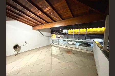 Casa à venda com 100m², 3 quartos e 2 vagas Casa à venda com 100m², 3 quartos e 2 vagasVaranda