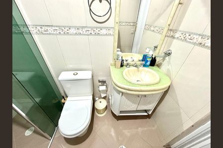 Casa à venda com 100m², 3 quartos e 2 vagas Casa à venda com 100m², 3 quartos e 2 vagasBanheiro 1