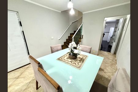 Casa à venda com 100m², 3 quartos e 2 vagas Casa à venda com 100m², 3 quartos e 2 vagasSala de Jantar